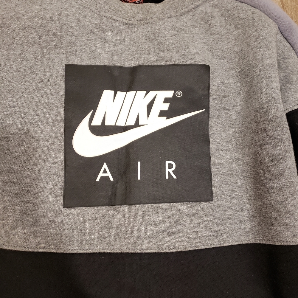 Nike Pullover - Picture 2 of 3